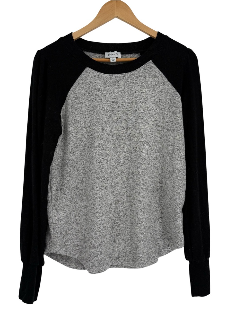Evereve Gray/Black Long Sleeve Baseball Tee Top Raglan Plush Size S Sporty
